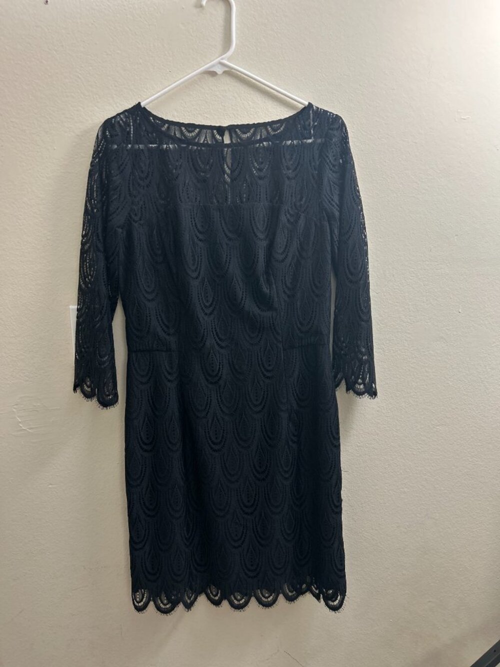 Lilly Pulitzer Black Scalloped Teardrop Lace Sheath Dress Keyhole Back 8